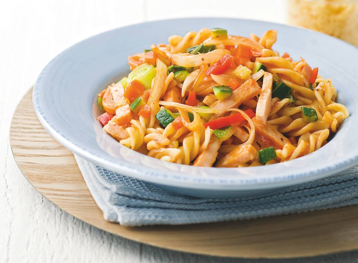 Pasta met gerookte kip