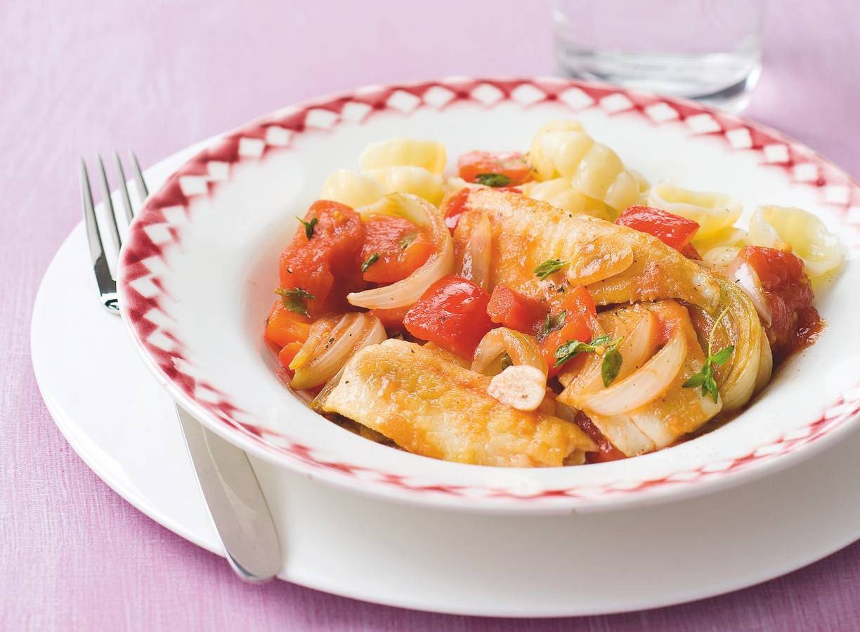 Visstoof met tomaten en paprika