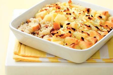 Zuurkoolschotel met geitenkaas en appel