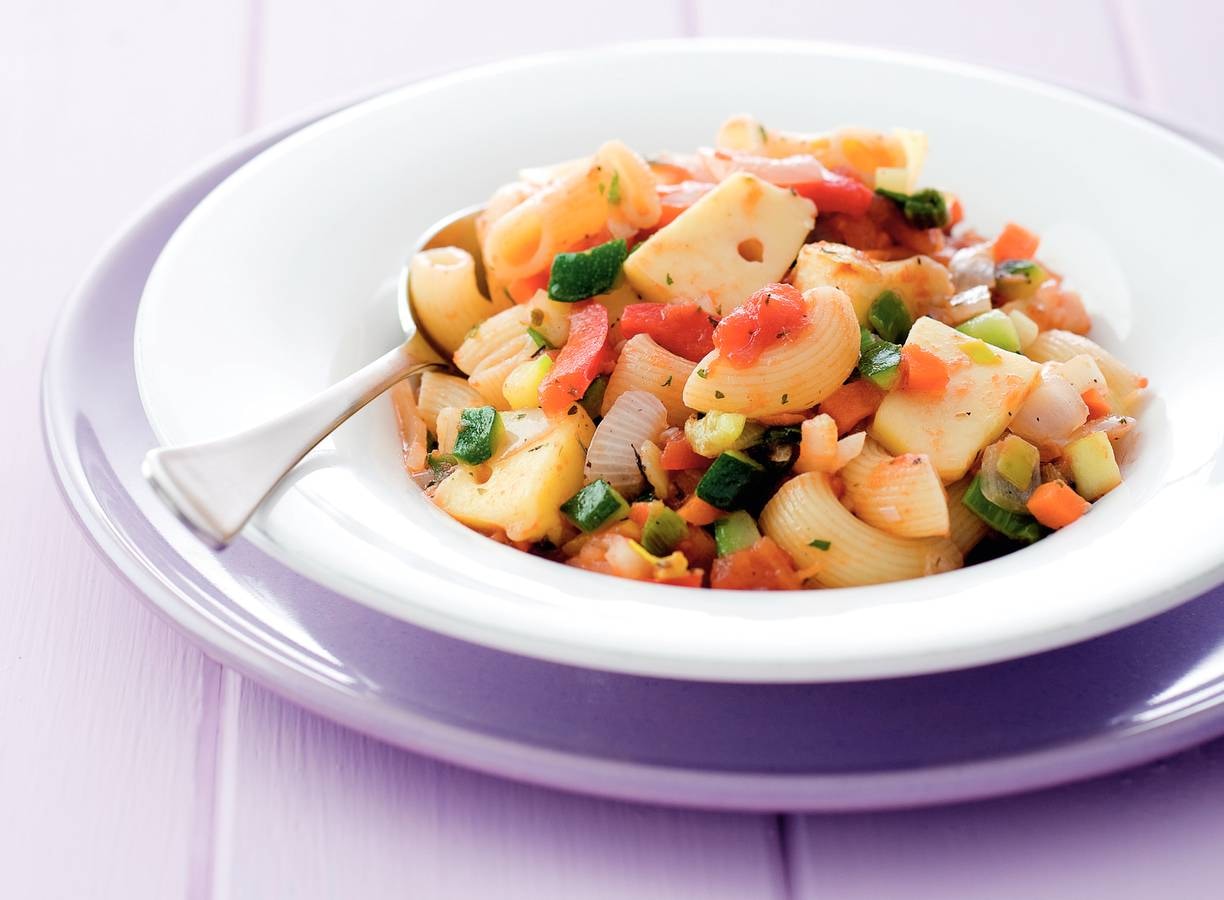 Macaroni met Italiaanse groentesaus