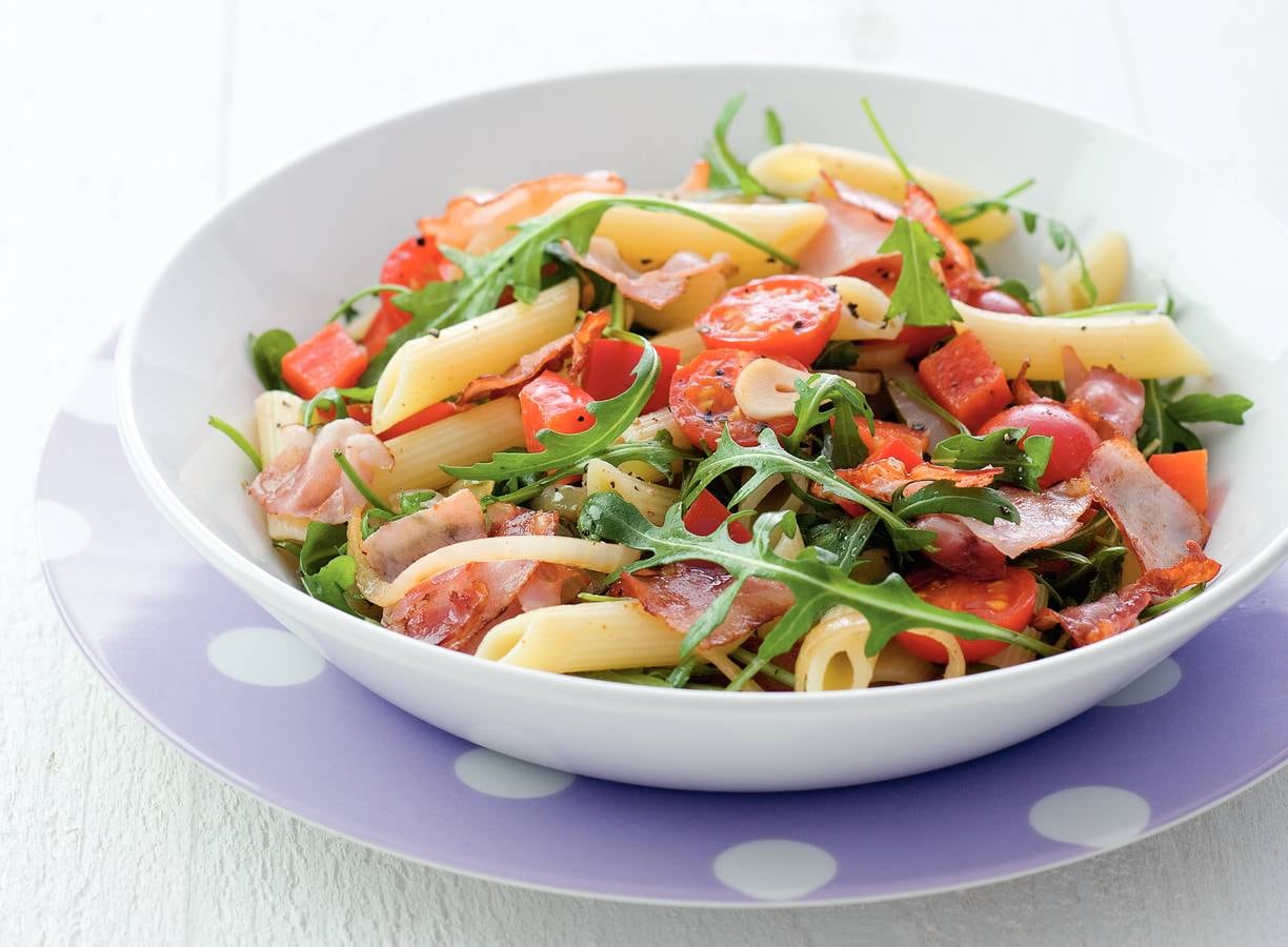 Penne met bacon en rucola