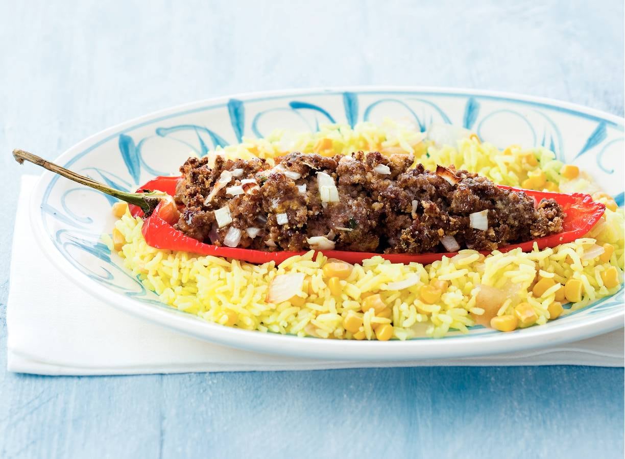 Gevulde puntpaprika's met gele rijst