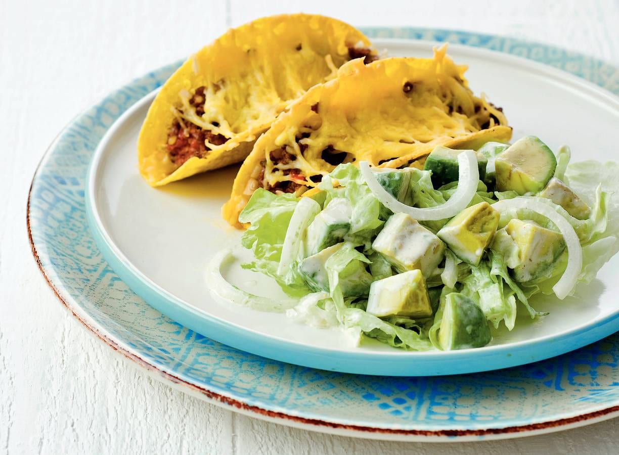 Avocadosalade met gebakken taco's