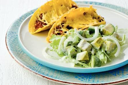 Avocadosalade met gebakken taco's