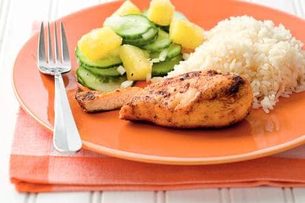 Kip cajun met komkommersalade