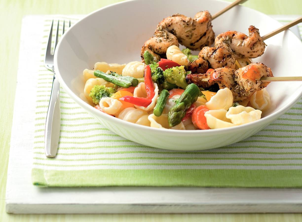 Gegrilde rozemarijnkip met romige groentepasta