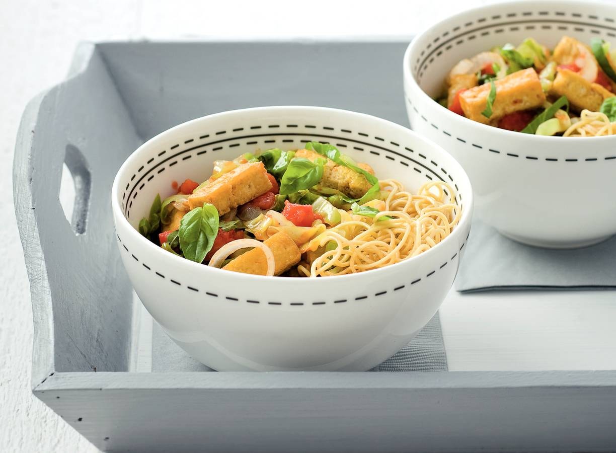 Eiermie met tofu en spitskool