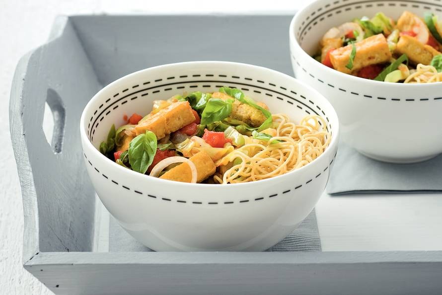 Eiermie met tofu en spitskool