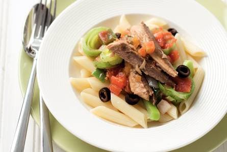 Penne met paprika, prei en makreel