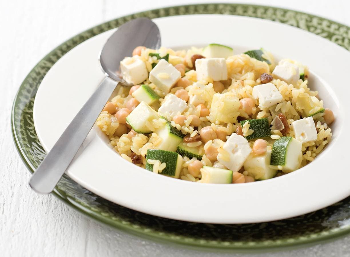 Pilav met kikkererwten en courgette