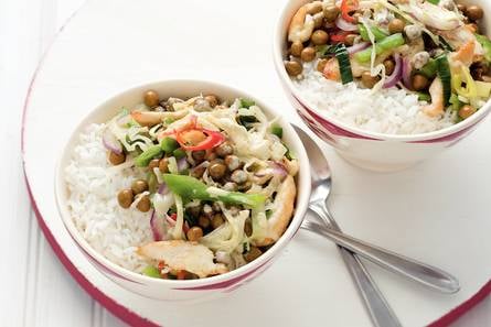 Thaise curry met kip en kapucijners
