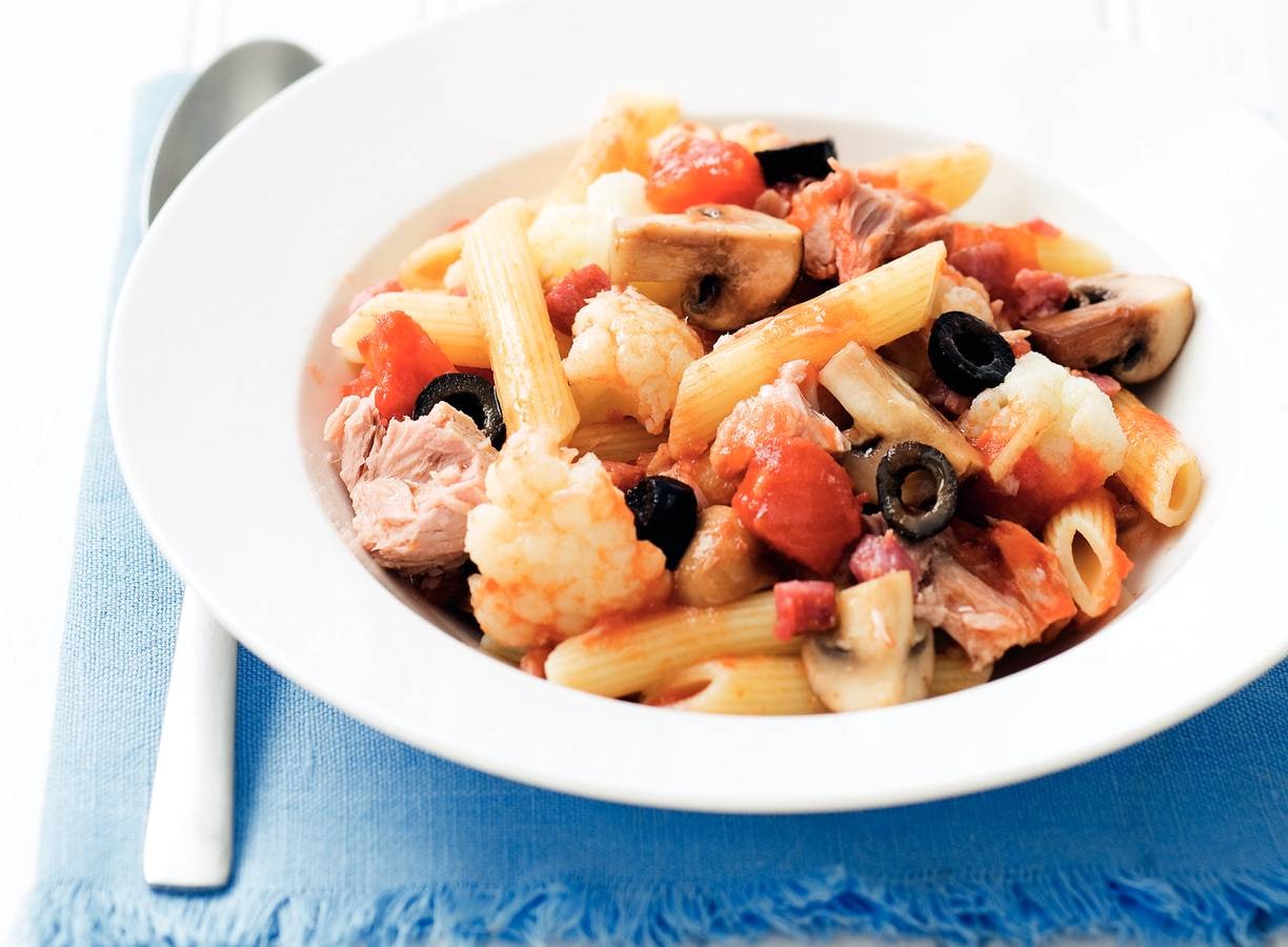 Penne met tonijn en bloemkool
