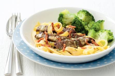 Tagliatelle met biefstukreepjes en broccoli