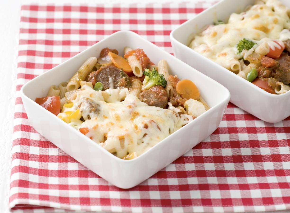 Gegratineerde groentepasta met pesto