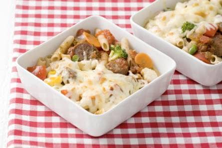 Gegratineerde groentepasta met pesto