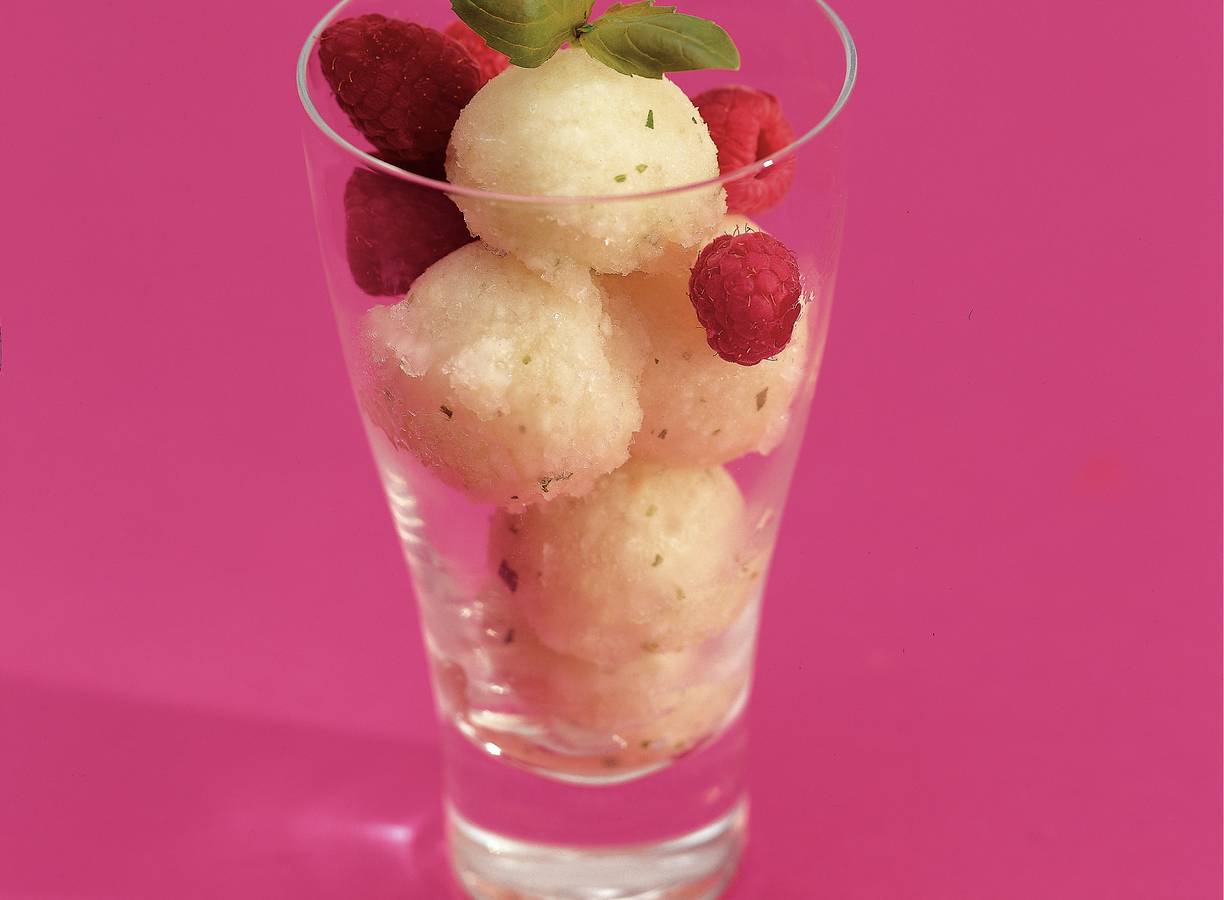 Appel-basilicumsorbet met frambozen