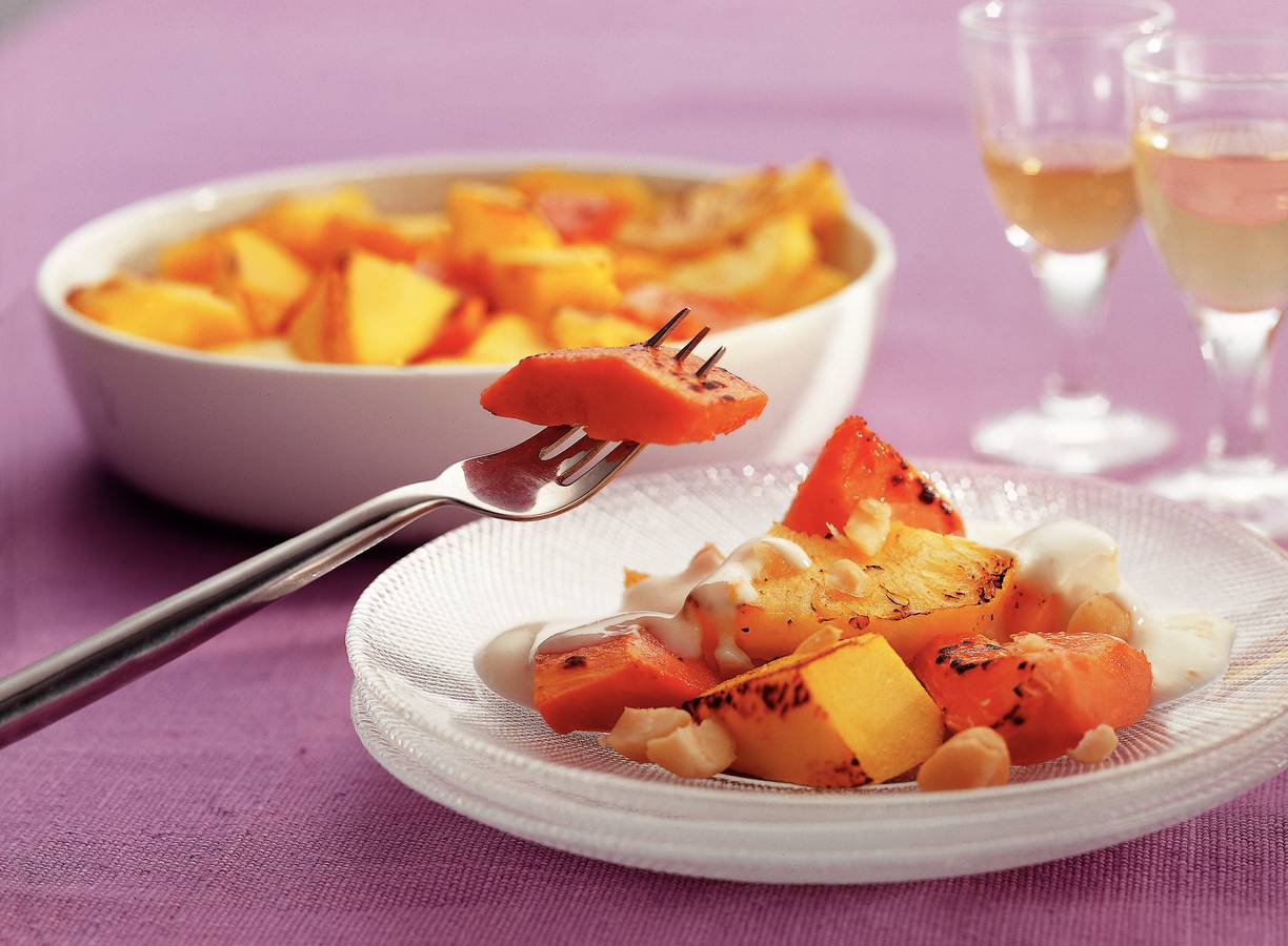 Gegrilde exotische fruitsalade met gember-bananenkwark