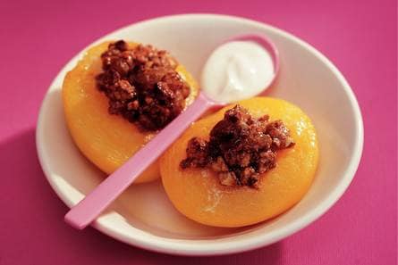 Gevulde perziken met amarettikoekjes en cacao