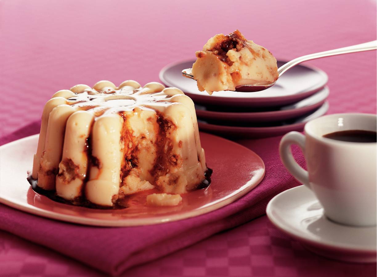 Bitterkoekjespudding met espressosiroop
