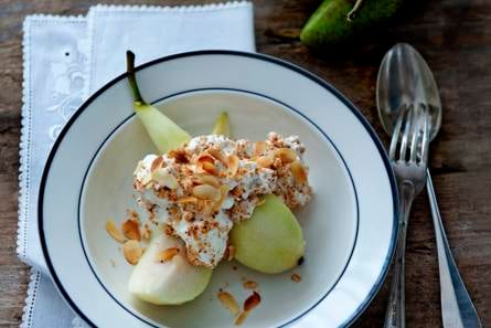 Peren met bitterkoekjesroom