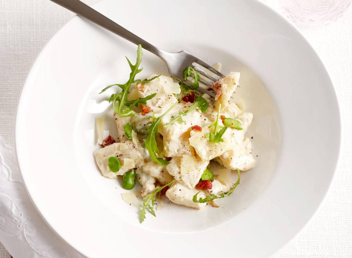 Gnocchi met tuinbonen en spekjes