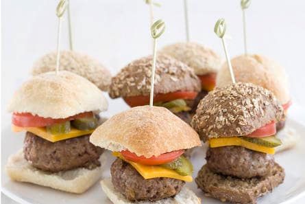 Mini cheeseburgers met augurk