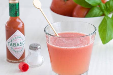 Tomatensap met basilicum