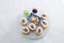 Kook op z’n Japans en maak je eigen sushi met tonijn en komkommer. Leuk om te maken én lekker!