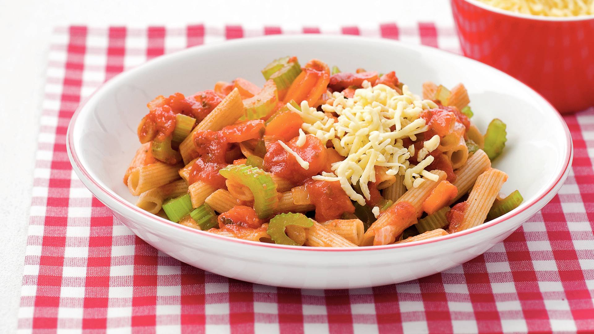 Penne Met Napolitaanse Groentesaus Recept Allerhande Albert Heijn