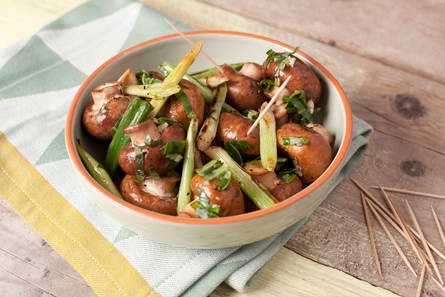 Kastanjechampignons met sojasaus en bosui