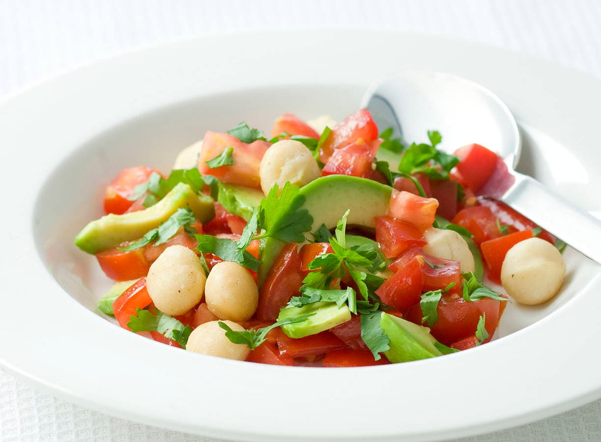 Avocadosalade met macadamianoten