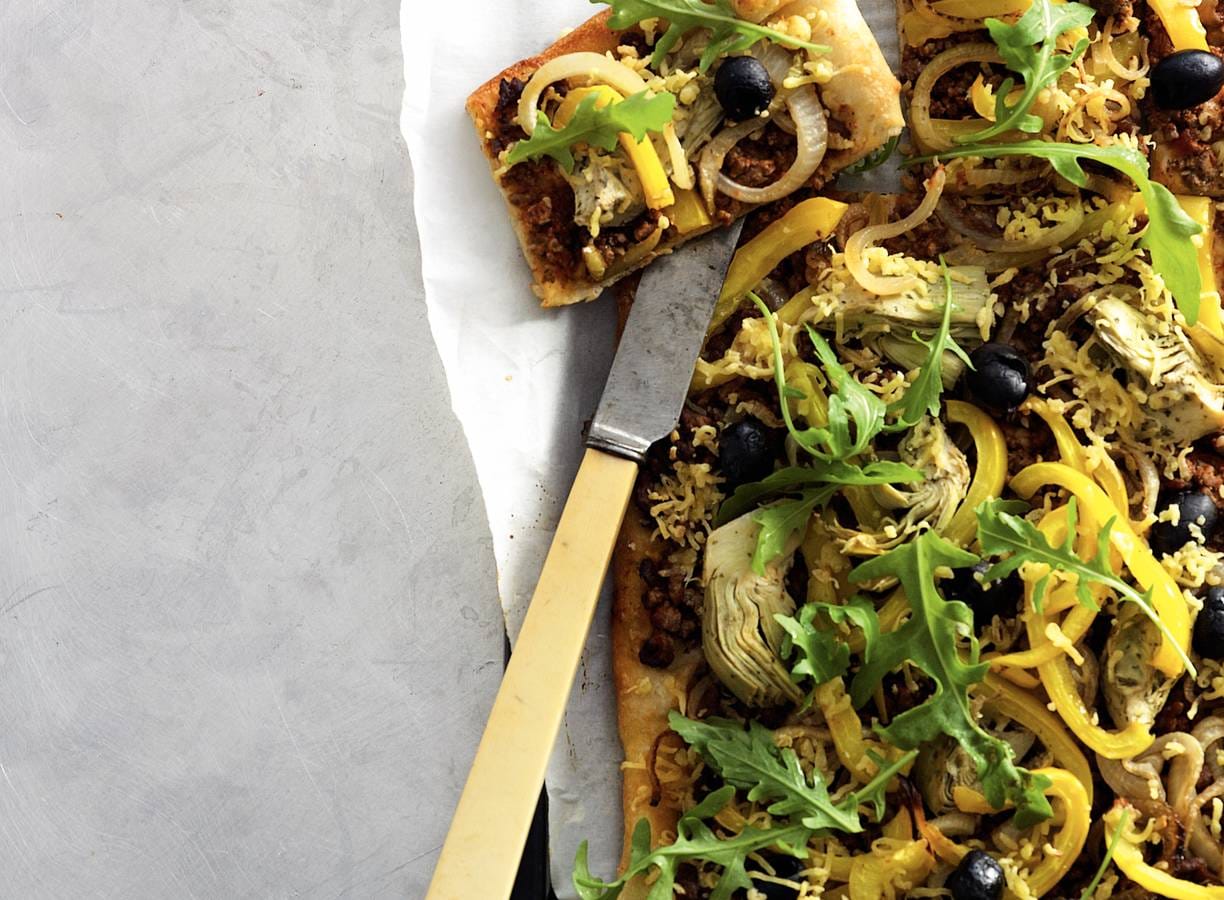 Pizza met gehakt en artisjokken