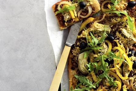 Pizza met gehakt en artisjokken