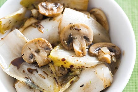 Gebakken witlof met champignons en balsamicoazijn