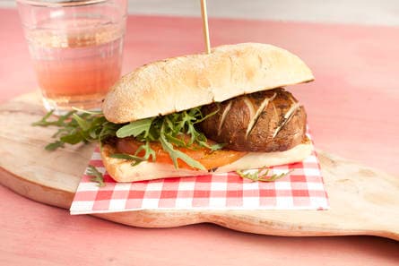 Panini met portobello en tomaat