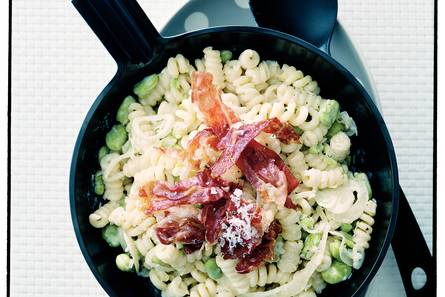 Fusilli met tuinboontjes en parmaham
