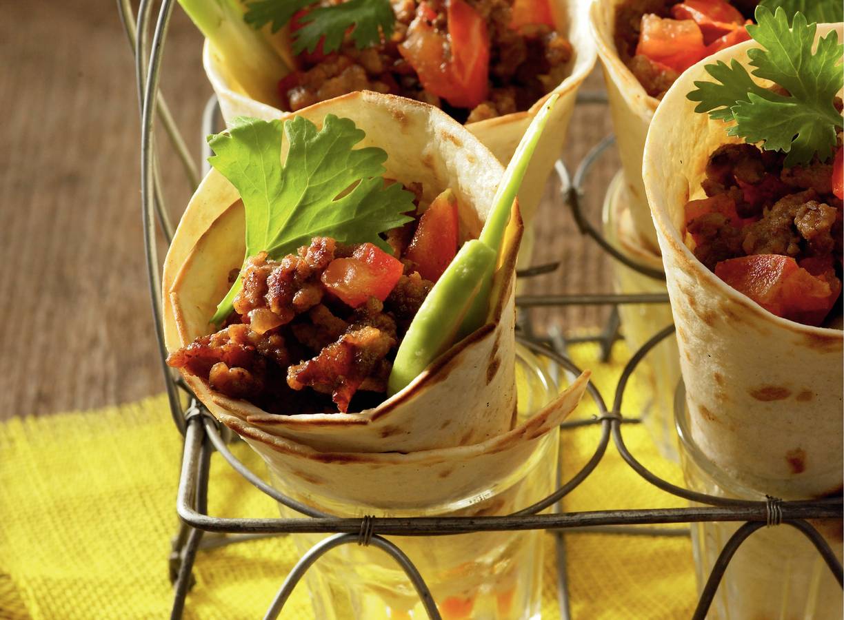 Tortillahoorntjes met pittig gehakt