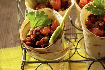 Tortillahoorntjes met pittig gehakt