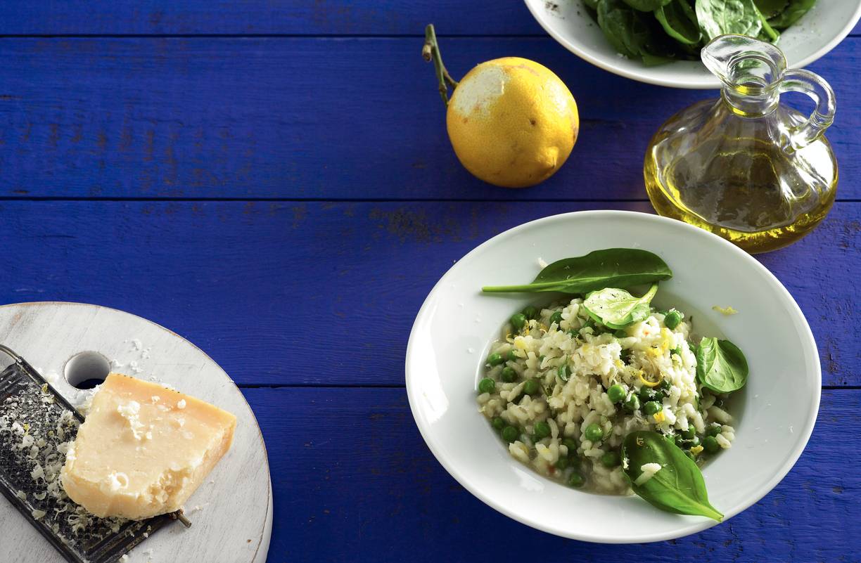 Risotto verde met doperwten en spinaziesalade