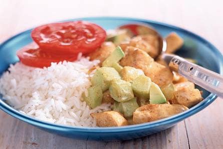 Kip tikka met avocado en komkommer