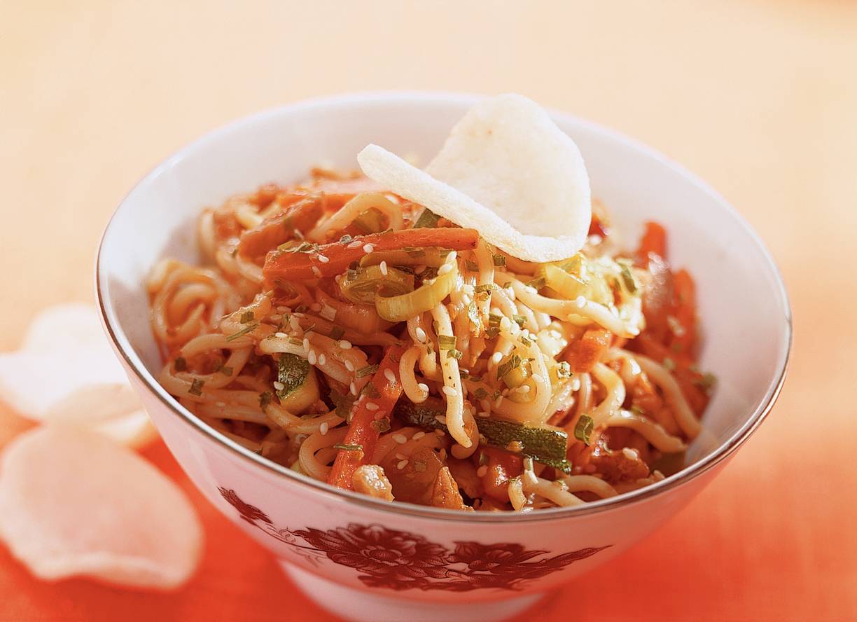 Wokschotel met satésaus