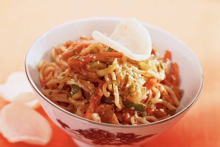 Wokschotel met satésaus