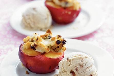 Pruimen met ricotta en ijs