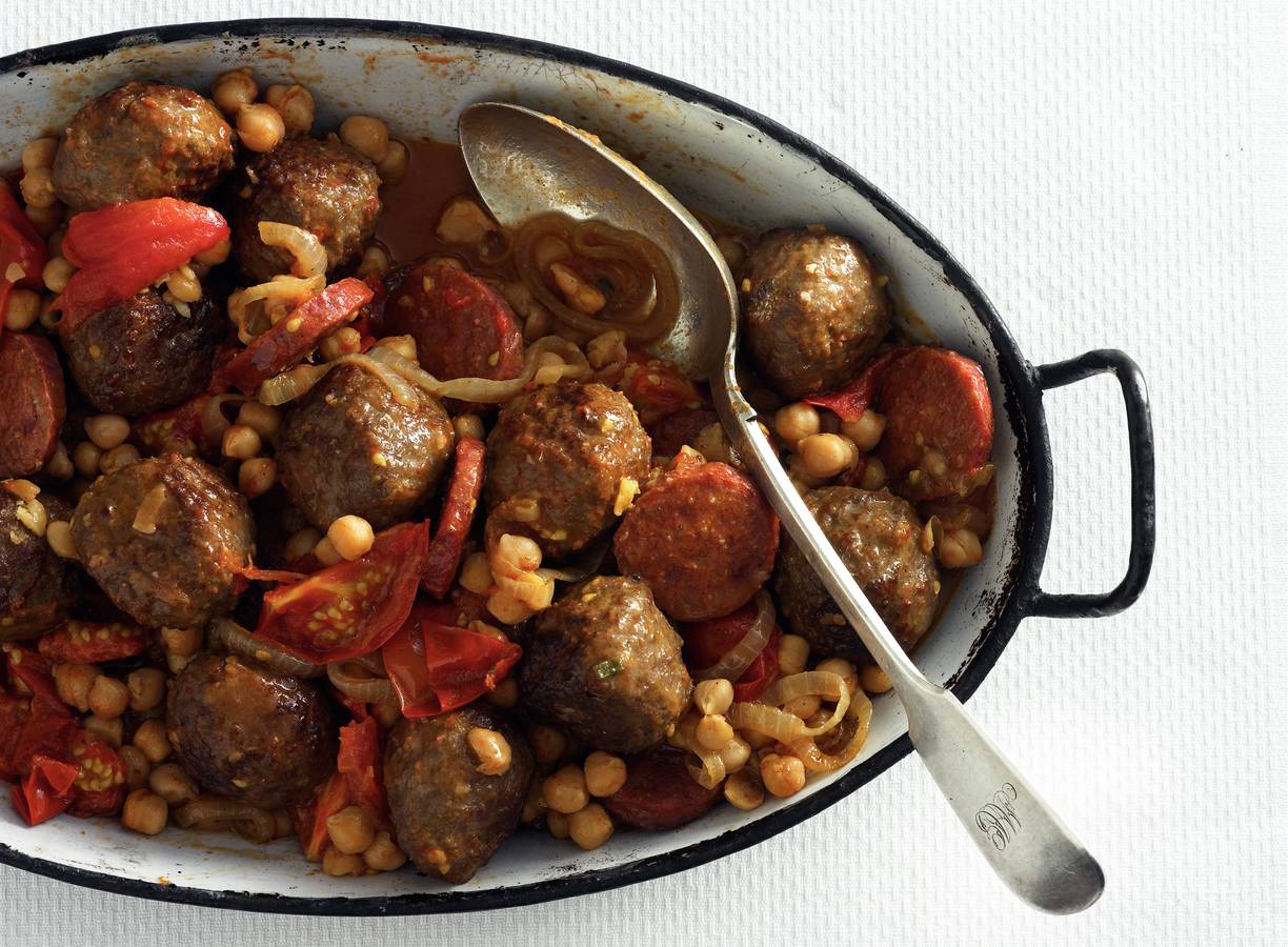 Gehaktballetjes met salami en kikkererwten