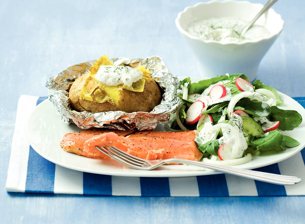 Wilde zalm met komkommer-radijsraita