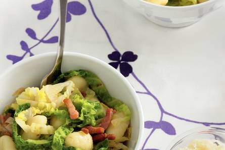 Gossie gnocchi met groene kool en spek