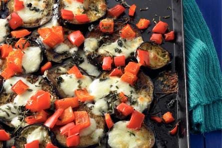 Aubergine met paprika en mozzarella