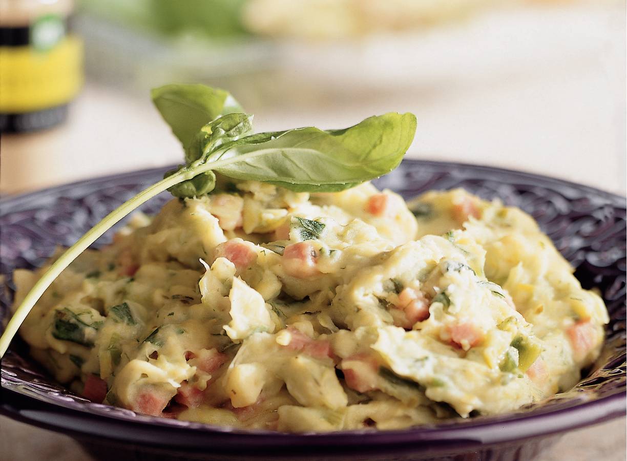 Preistamppot met ham, kaas en pesto