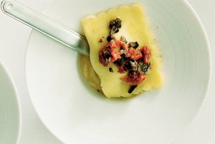 Ravioli met tomaten-olijvenboter