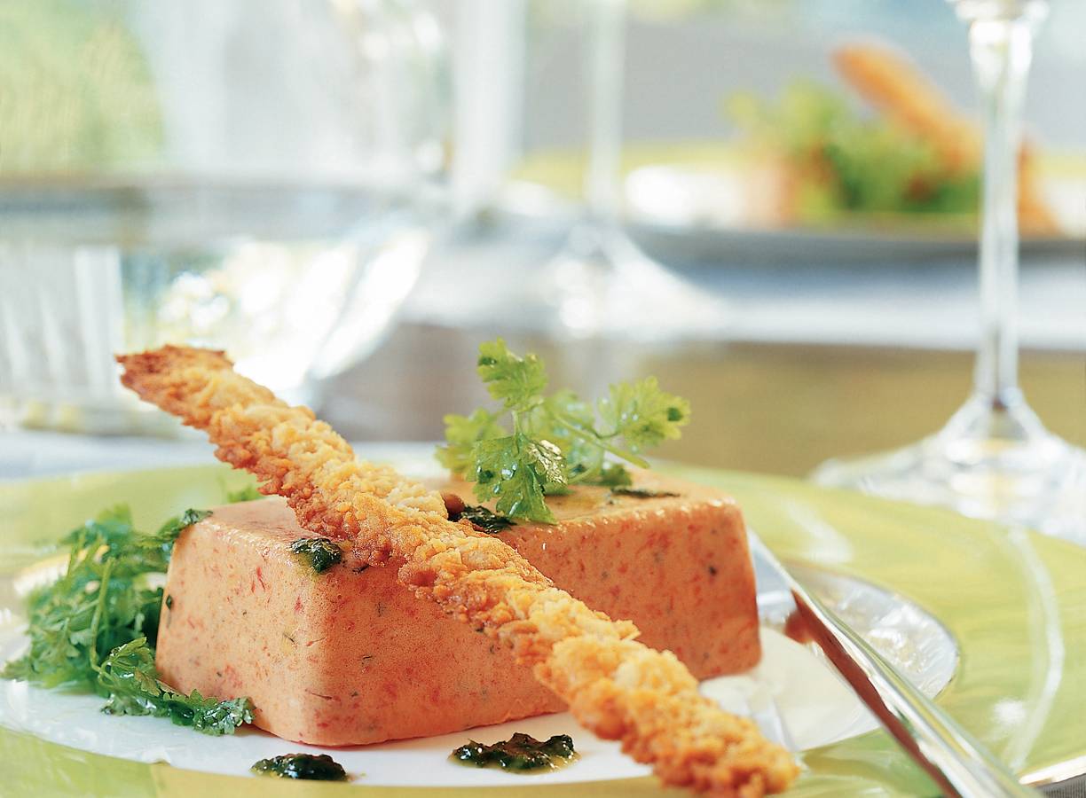 Geroosterde-paprikaroom met kaasstengels en salade